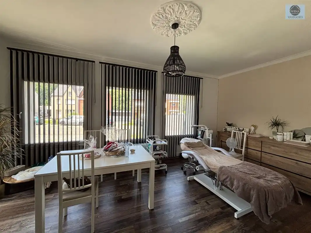 GERENOVEERDE WONING MET 3 SLAAPKAMERS foto 2