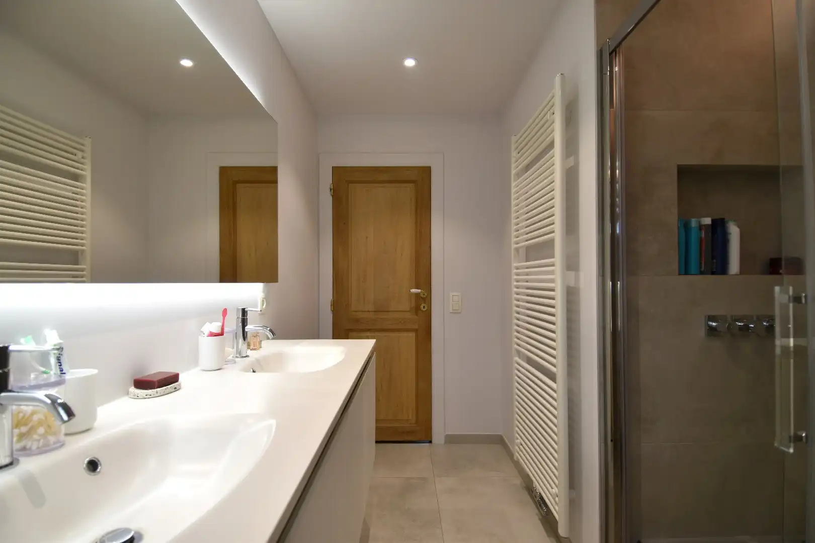 Instapklare woning met 3 slaapkamers, garage en een mooi stukje tuin te koop in residentiële wijk te Aalbeke foto 11