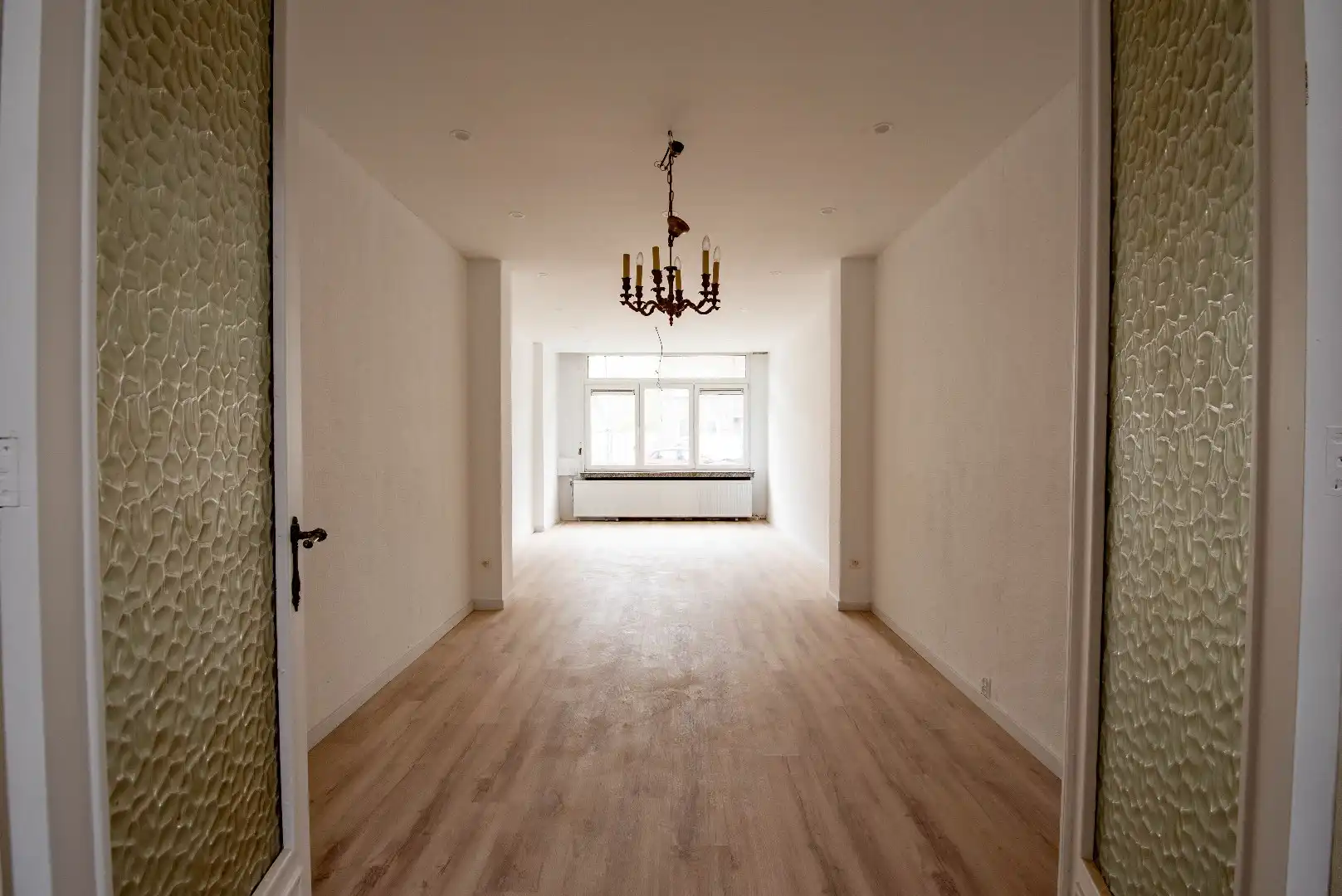 Ruim en recent vernieuwd gelijkvloers appartement met tuin op de Lakborslei foto 2