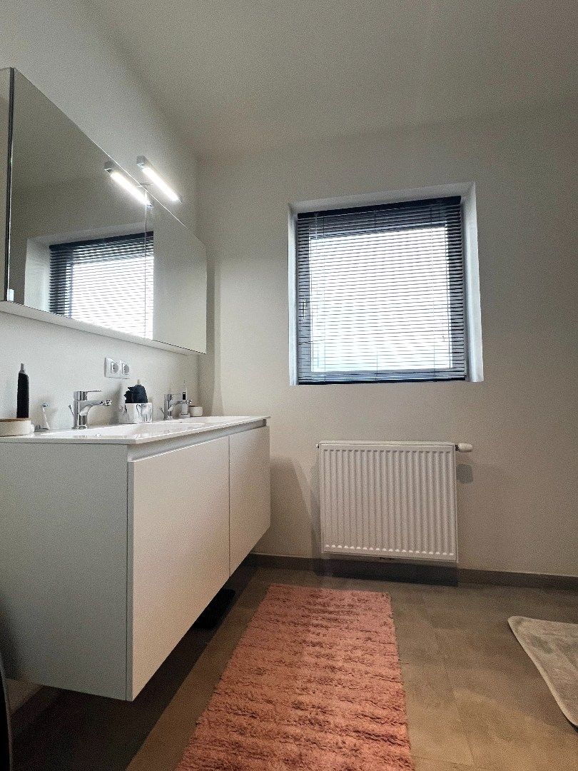 Te huur: Ruim en lichtrijk appartement met garage – Harelbeke foto 13