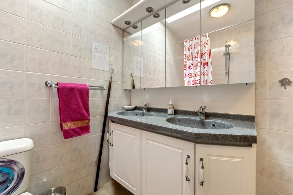 INSTAPKLARE WONING MET 4 SLAAPKAMERS EN 2 BADKAMERS OP EEN GOEDE LOCATIE foto 37