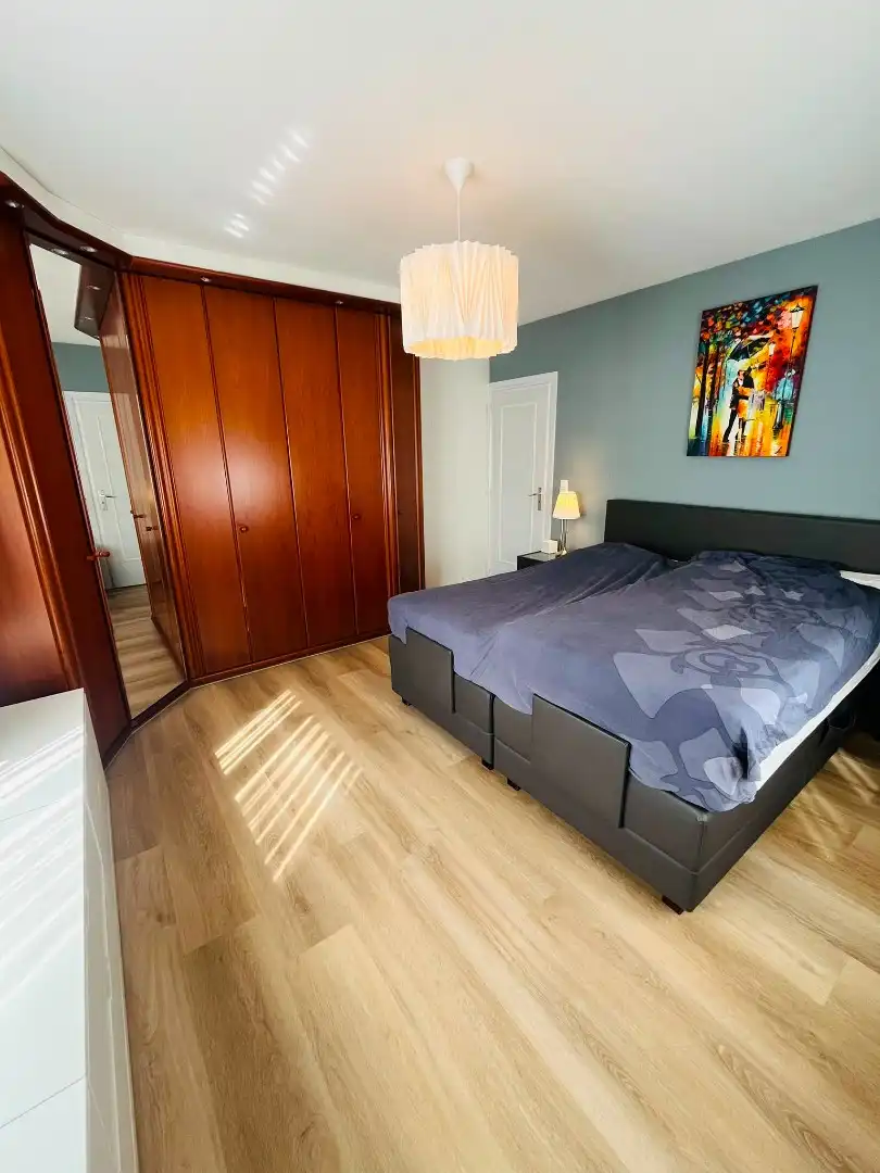 Gerenoveerde halfopen bebouwing met 4 slaapkamers, bureau, tuin en garage in Brasschaat foto 15