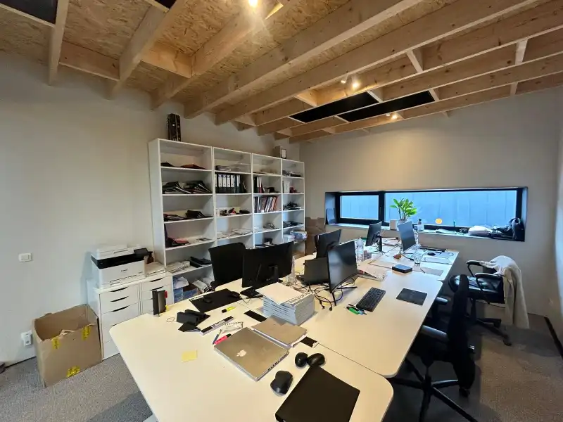 KMO-unit van 253 m² met kantoor en parking – topligging!! foto 8