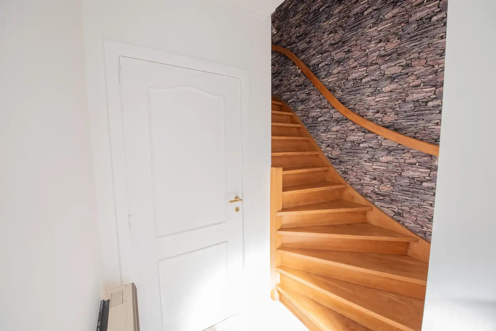 Instapklare woning met tuin en 2 garages in Oeselgem. foto 6