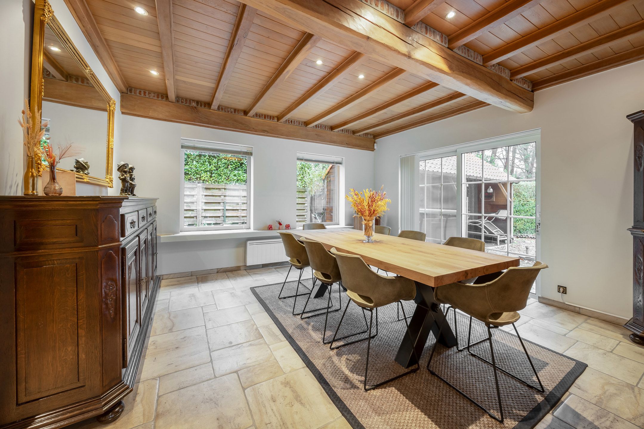 Ruime en lichtrijke gezinswoning te koop in Zandhoven foto 3