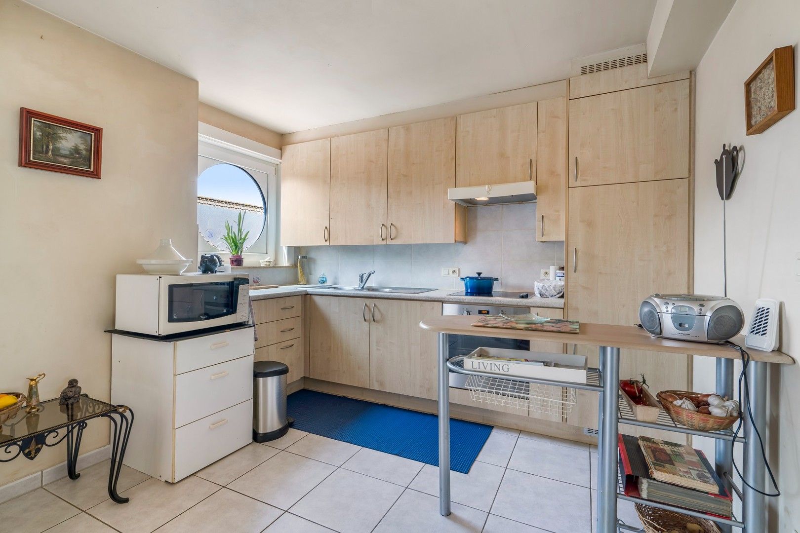 Instapklaar appartement met balkon gelegen in het woonerf 'Hof ter Bloemmolens' - achteraan zicht op de Handzamevaart foto 5