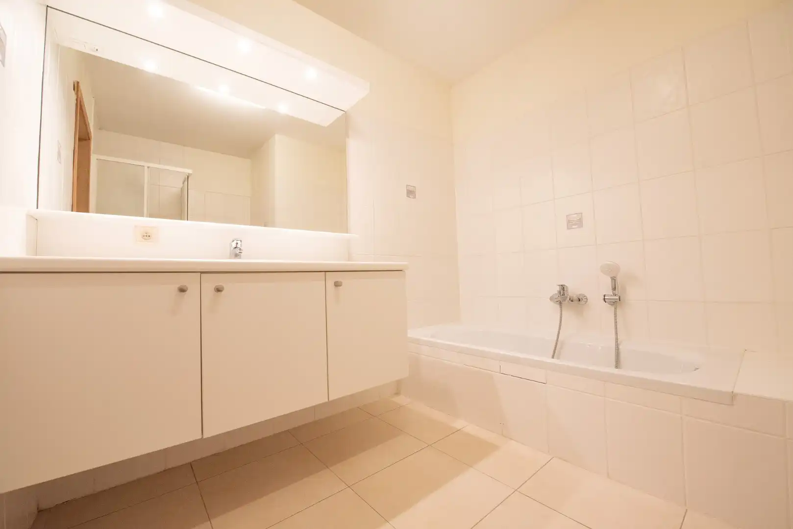 Instapklaar appartement met 2 slaapkamers te huur in Waregem foto 9