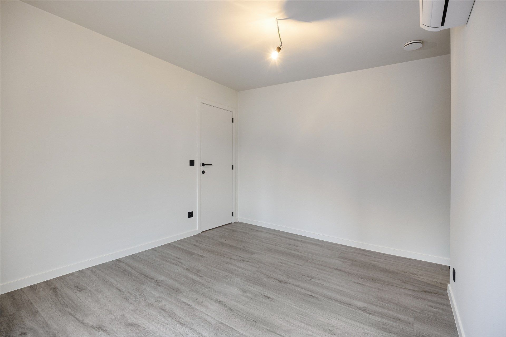 Moderne woning met 4 slaapkamers te Sint-Lievens-Houtem foto 12