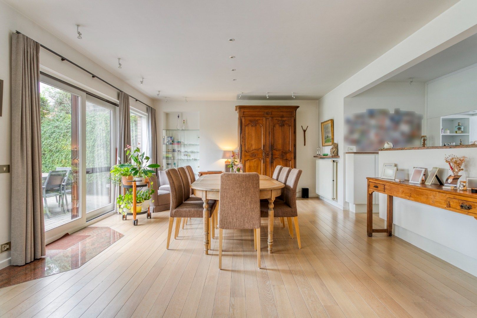 Prachtige, unieke woning met mooie tuin in het centrum van Wevelgem! foto 3