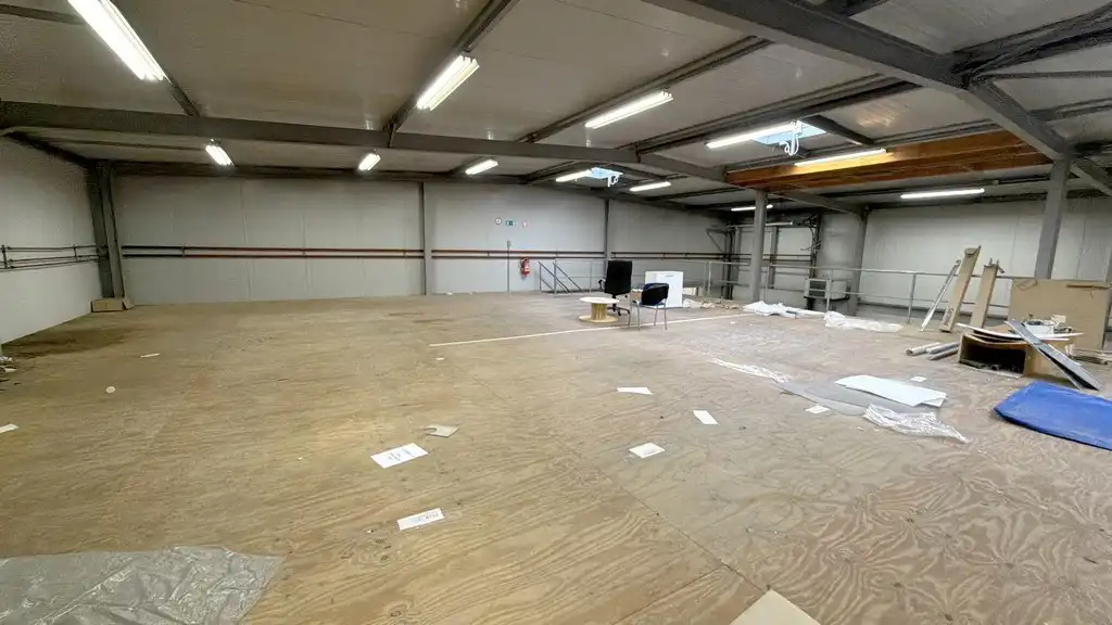 Bedrijfsgebouw met laadkades te huur nabij E313 in Olen foto 8