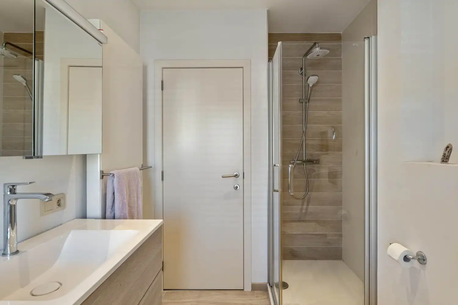 Gerenoveerde en energiezuinige(B-label) woning met 3 slaapkamers, 2 badkamers, een dressing, een garage met een oprit en een tuin nabij het station van Leuven! foto 21