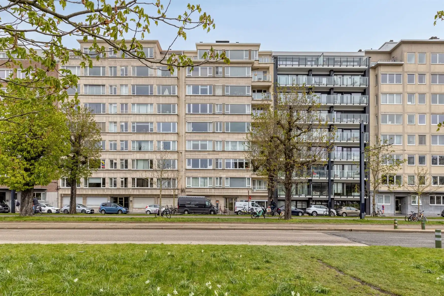 Lichtrijk appartement op gegeerde locatie foto 9