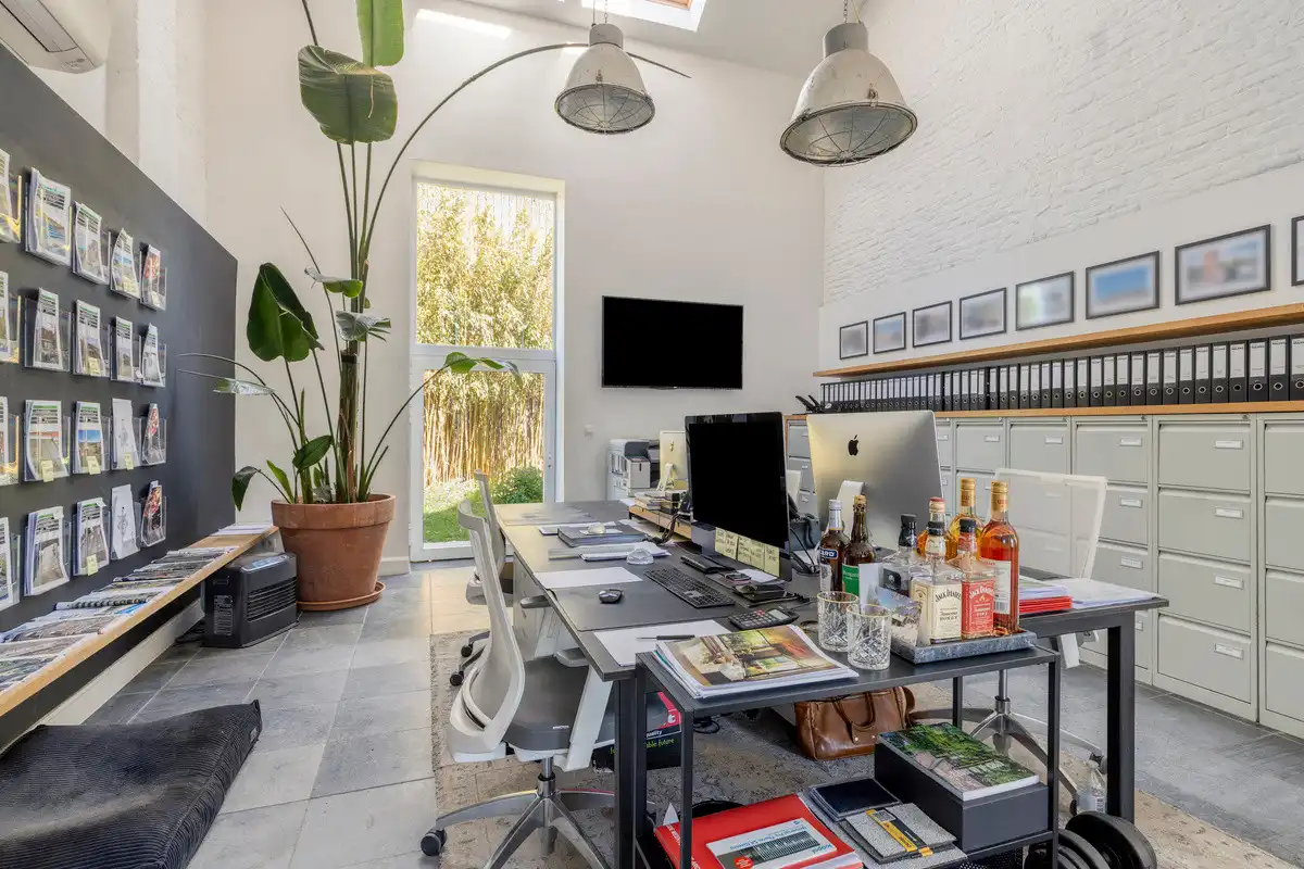 WONING MET BURELEN EN MAGAZIJN TE TONGEREN LANGS N79. foto 18