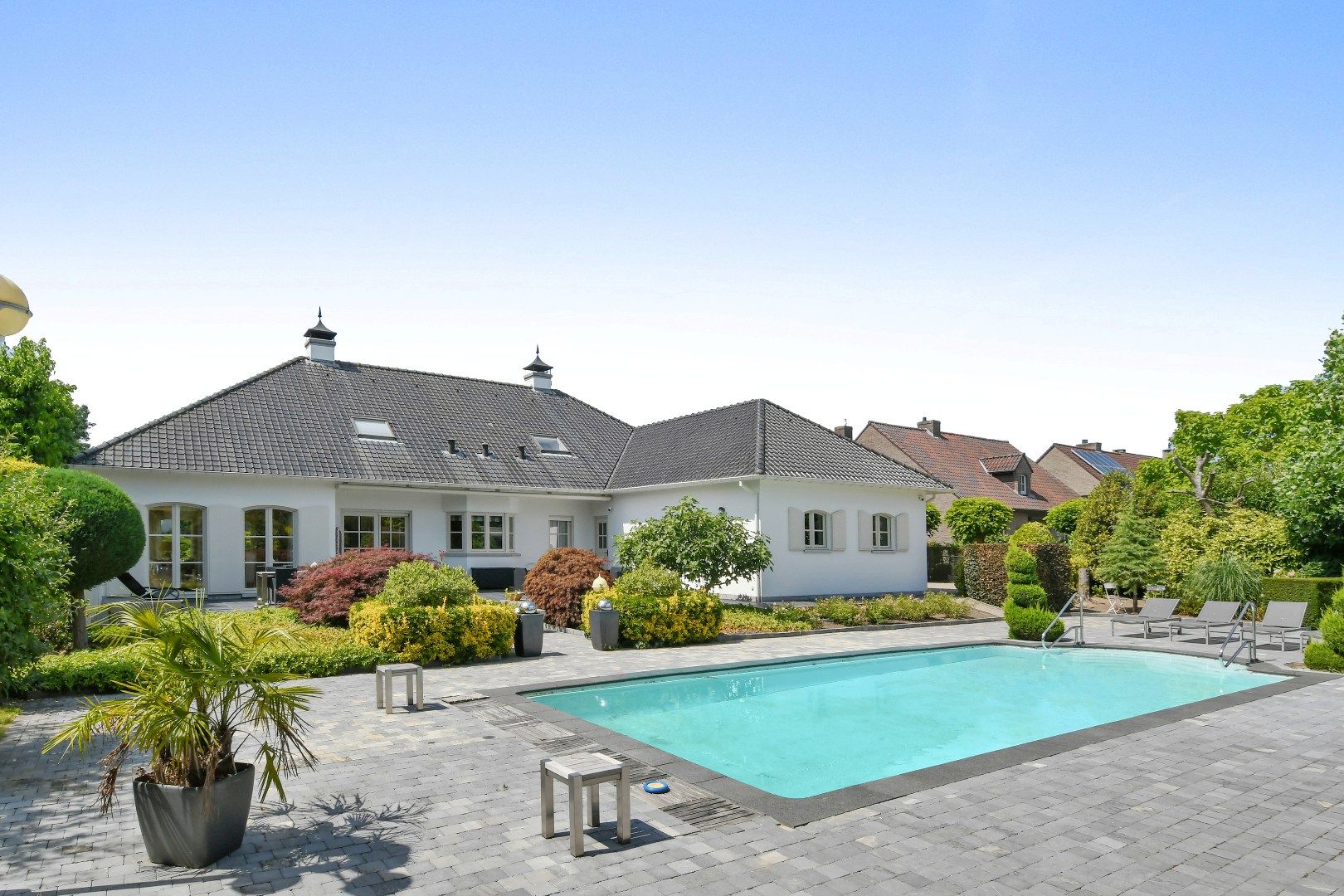 Exclusieve villa met zwembad, poolhouse en royale leefruimtes foto 22