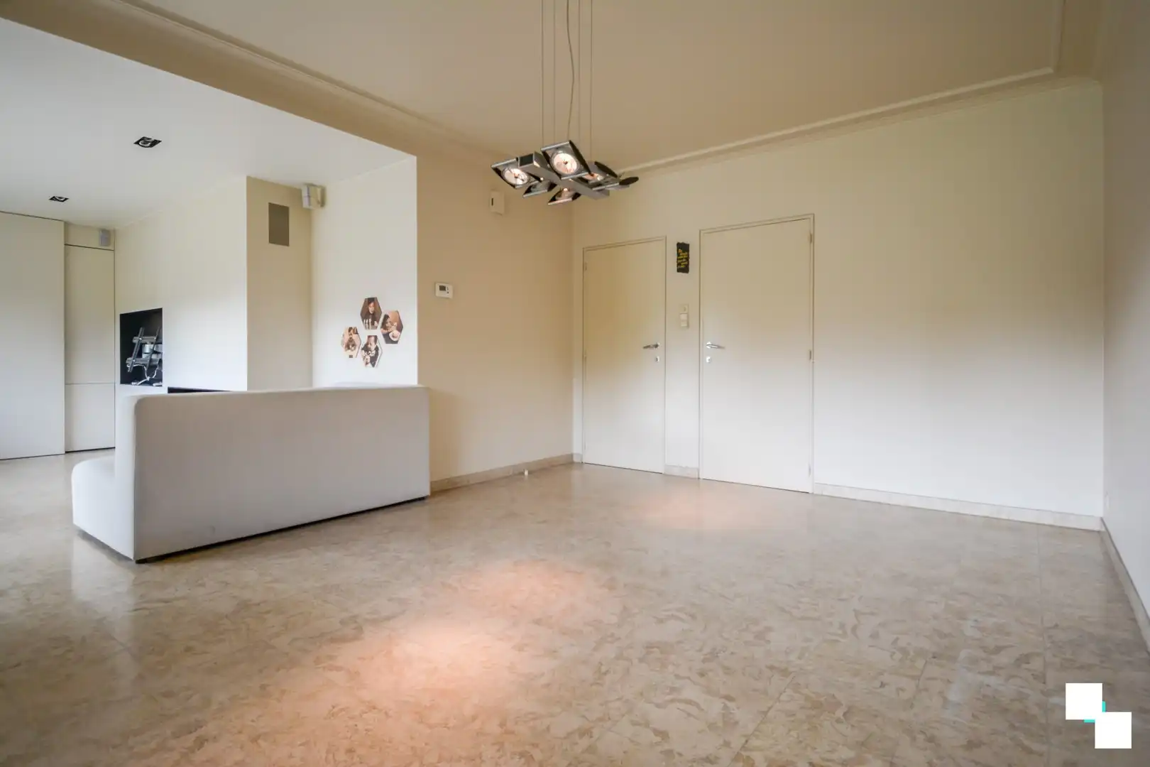Ruime gesloten woning met 3 slaapkamers en prachtige tuin foto 5