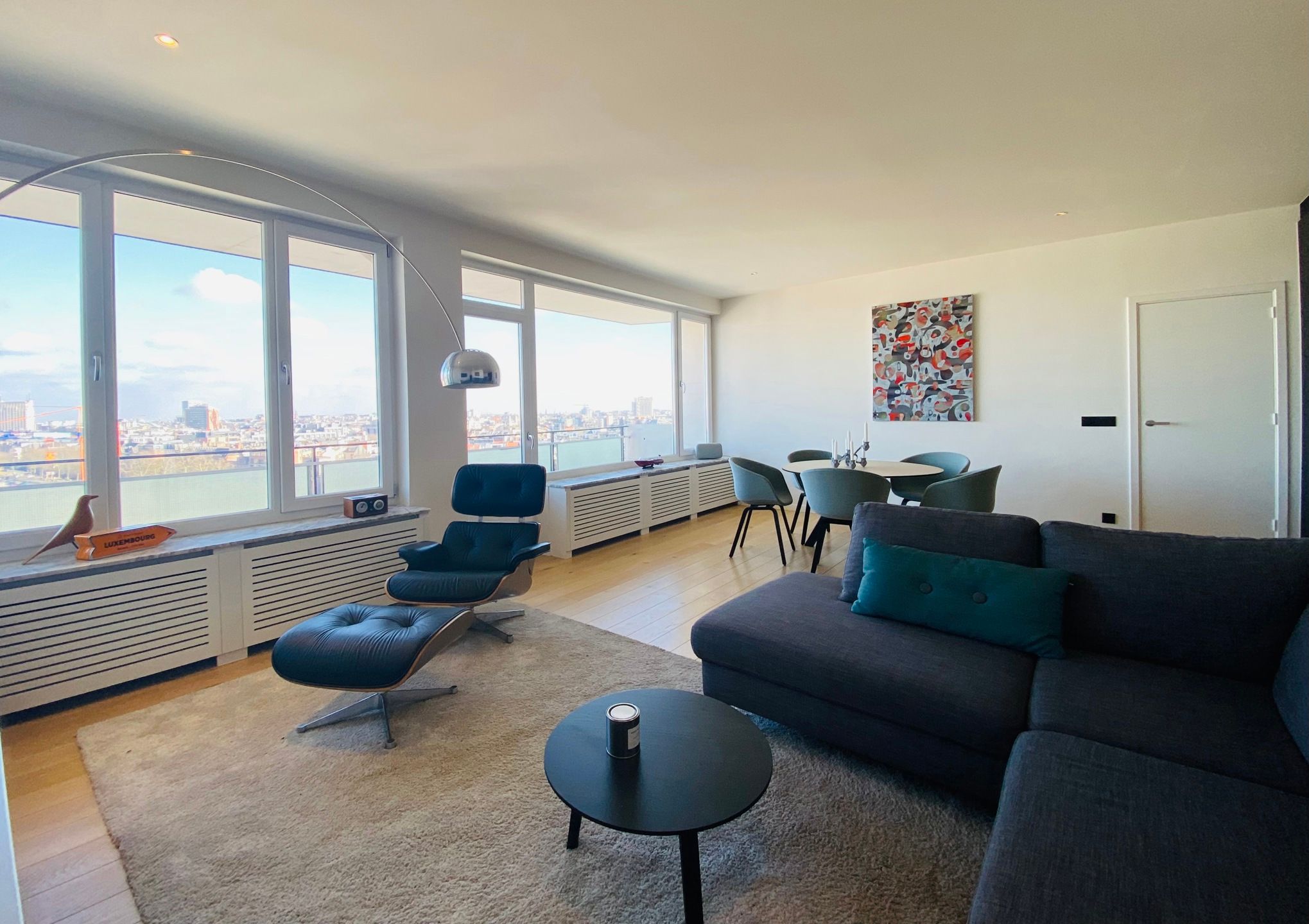 gemeubeld 2-slpk-app aan Zuidpark met uniek verzicht foto {{pictureIndex}}