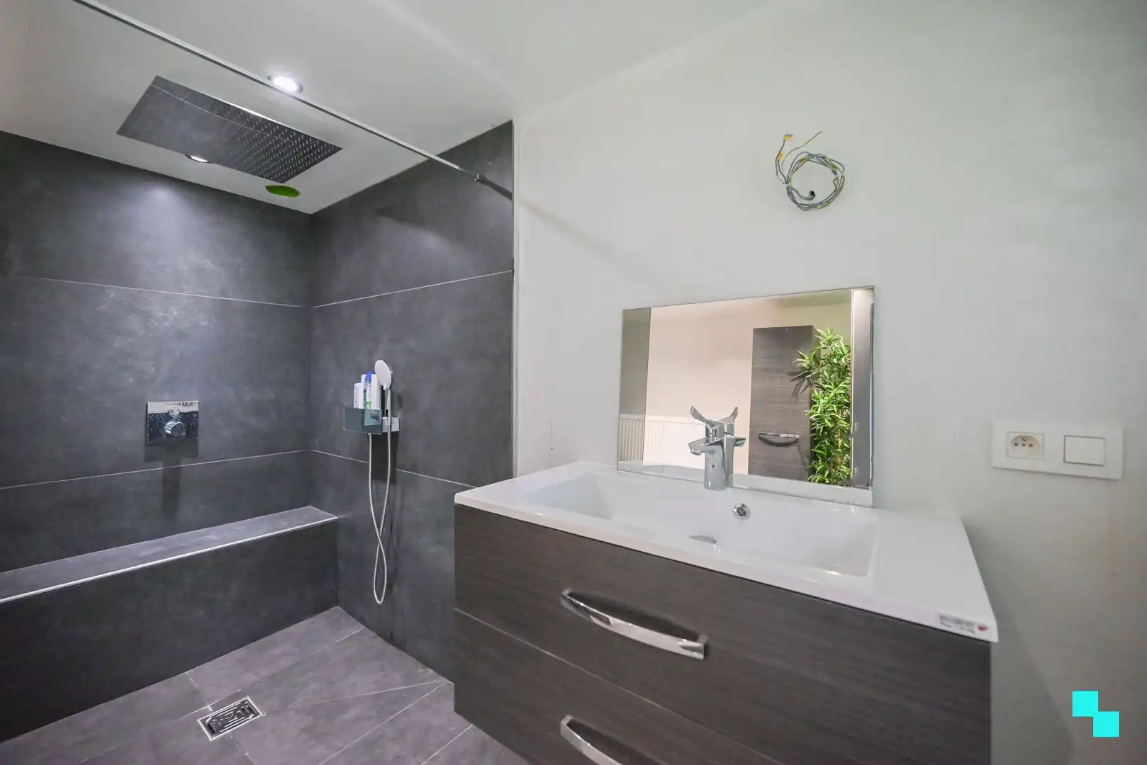 Ruime eengezinswoning met inpandige garage nabij het centrum van Kuurne! foto 30