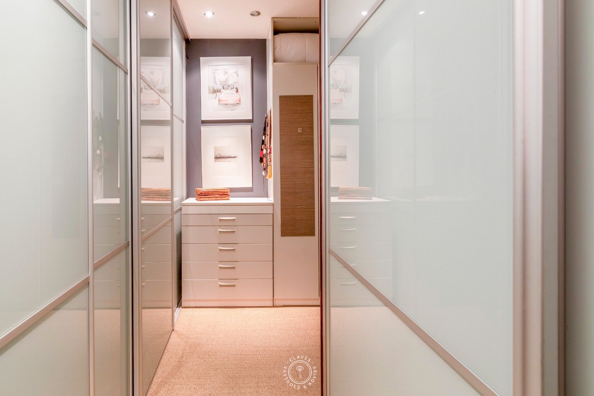 Architecturale villa met prachtige tuin en zwembad foto 24