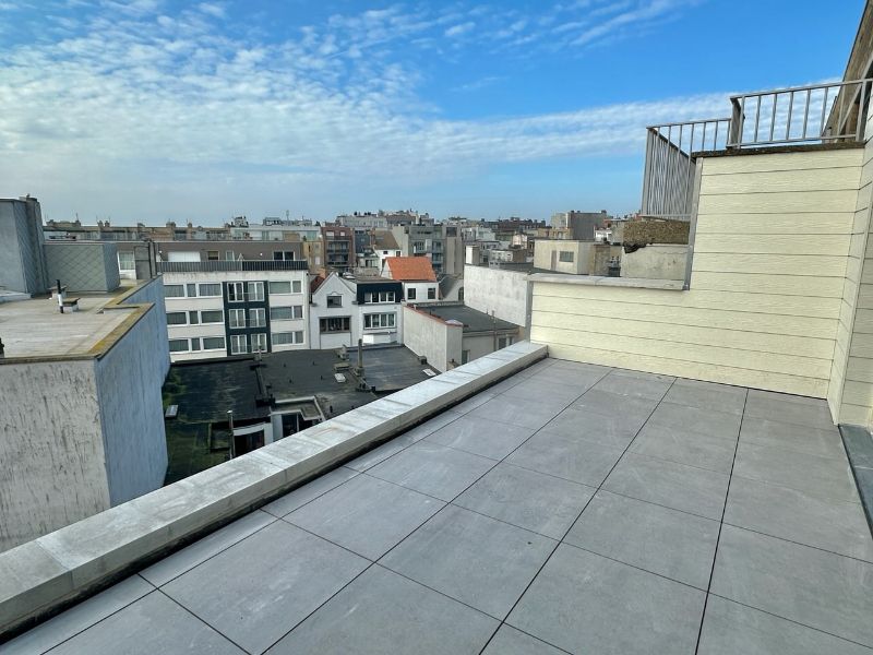 Uniek 1slpk dakappartement met royale zonneterassen op wandelafstand van zee ! foto 9