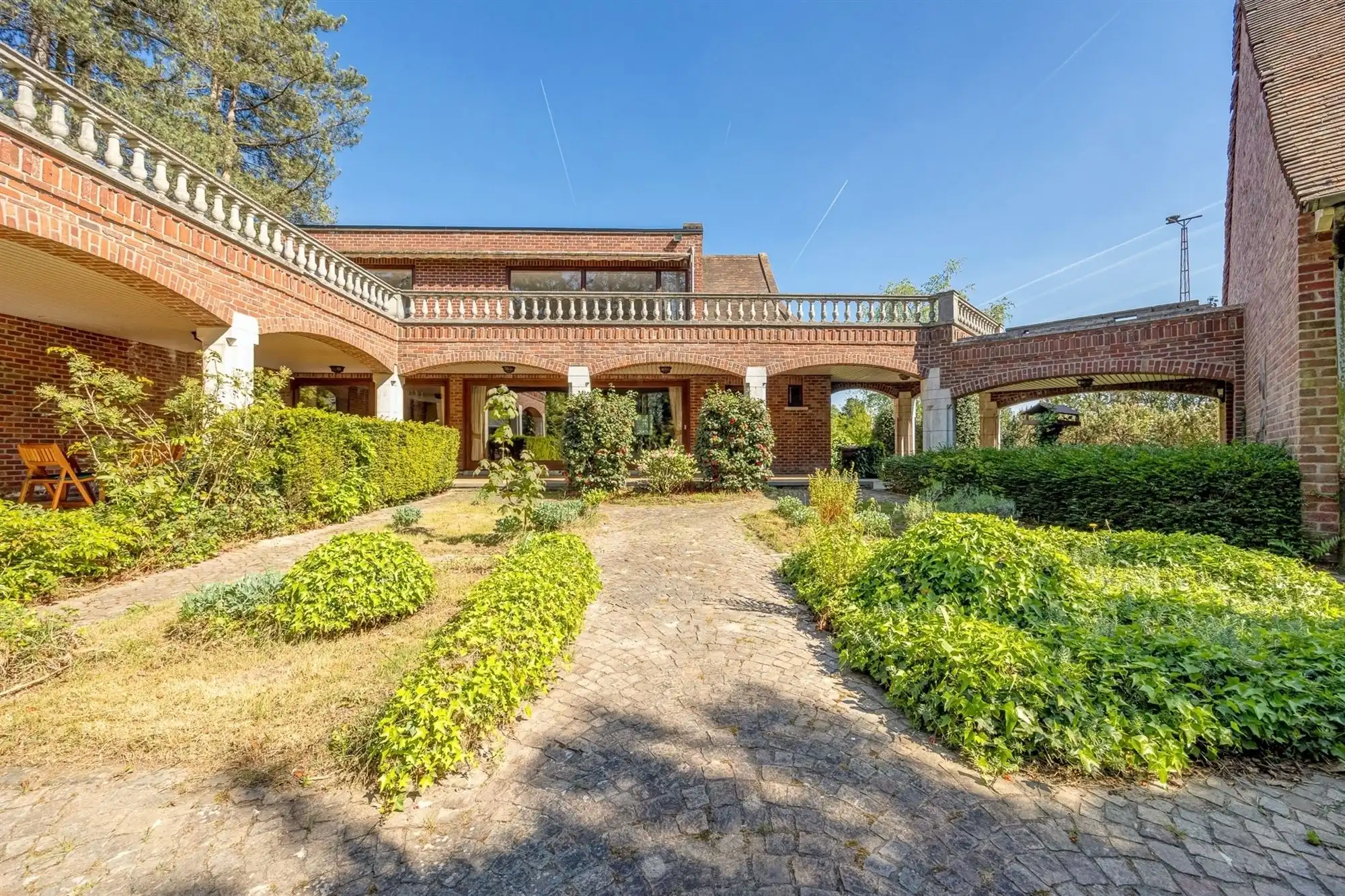 Villa met bijgebouwen op prachtig perceel foto 28