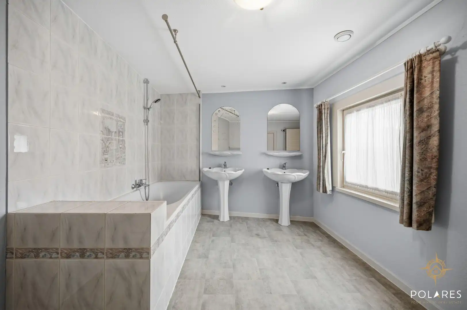 Instapklare rijwoning met 4 slaapkamers en leuke tuin! foto 9