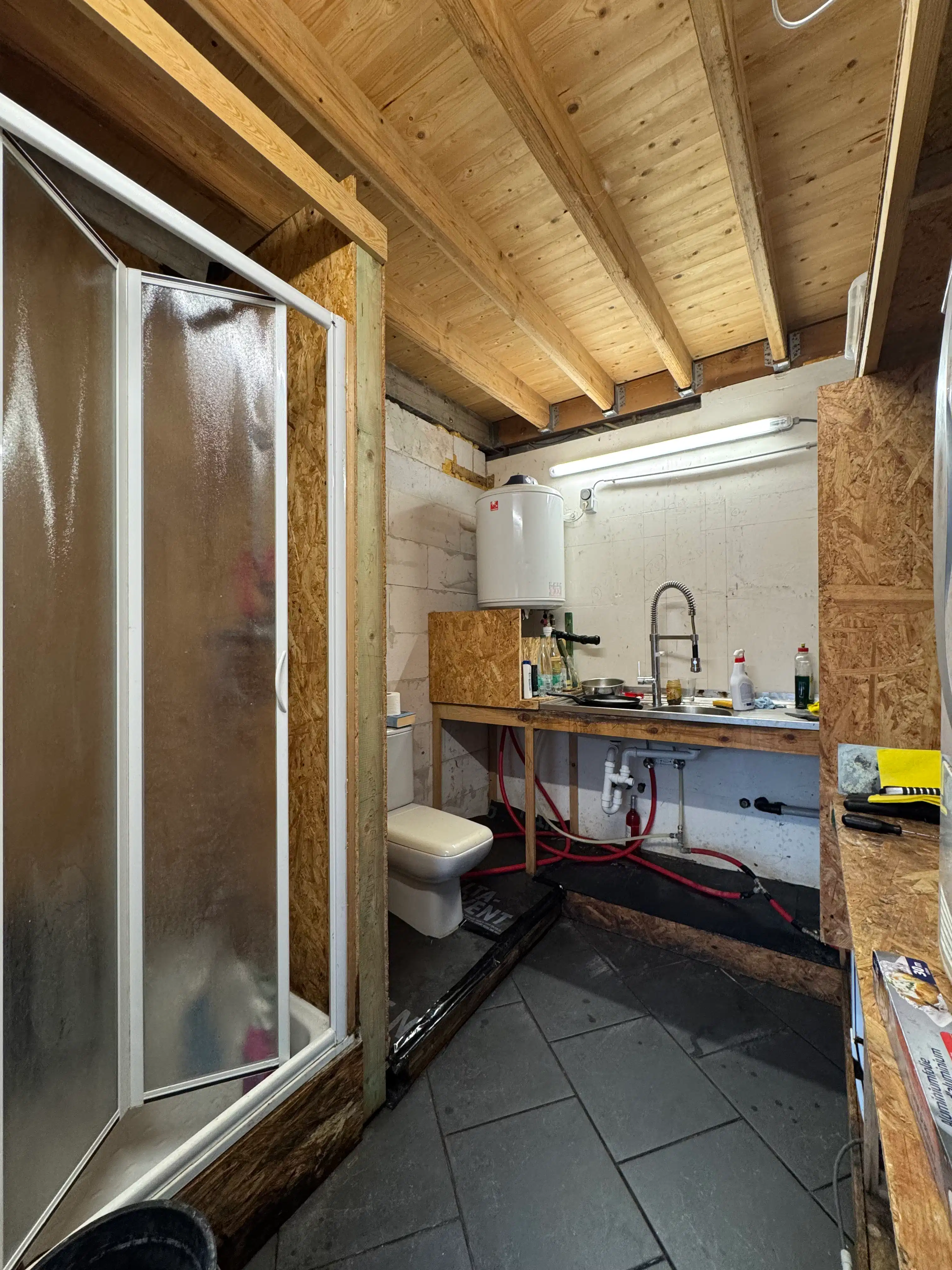 Karaktervolle dorpswoning met veel potentieel foto 15