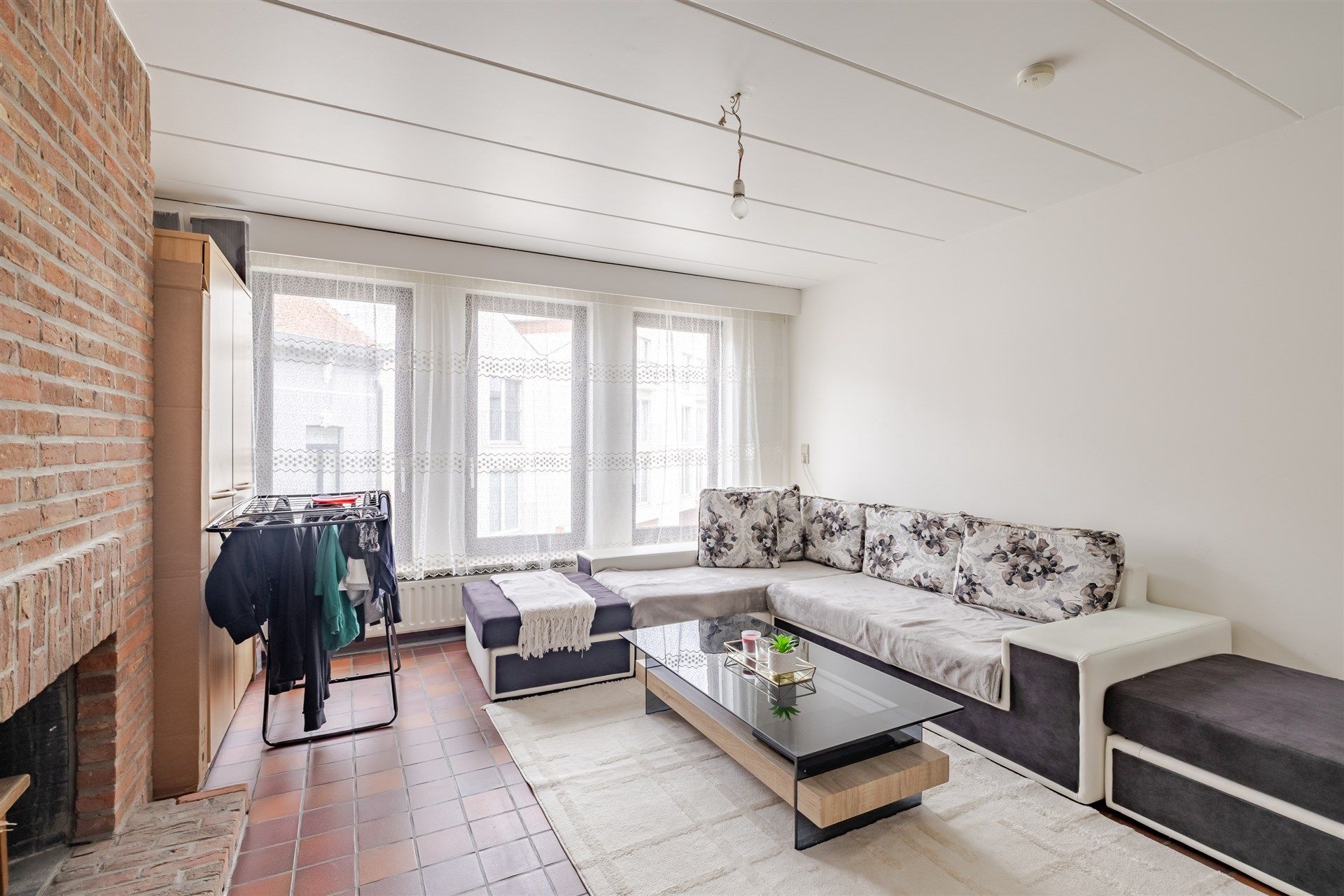 Opbrengsteigendom bestaande uit 7 appartementen + 1 kantoorruimte + 13 overdekte autostaanplaatsen foto 2