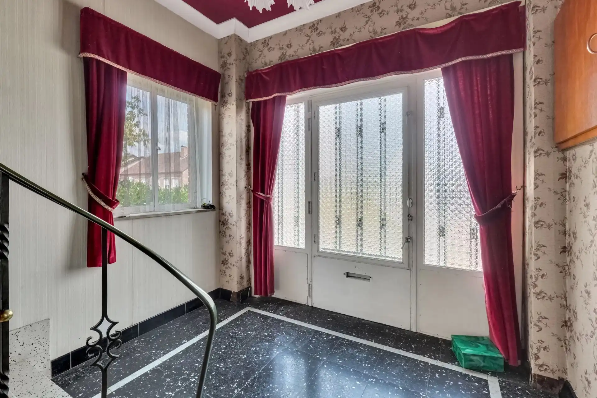 Ruime woning met 3 slaapkamers op perceel van 856 m² foto 2