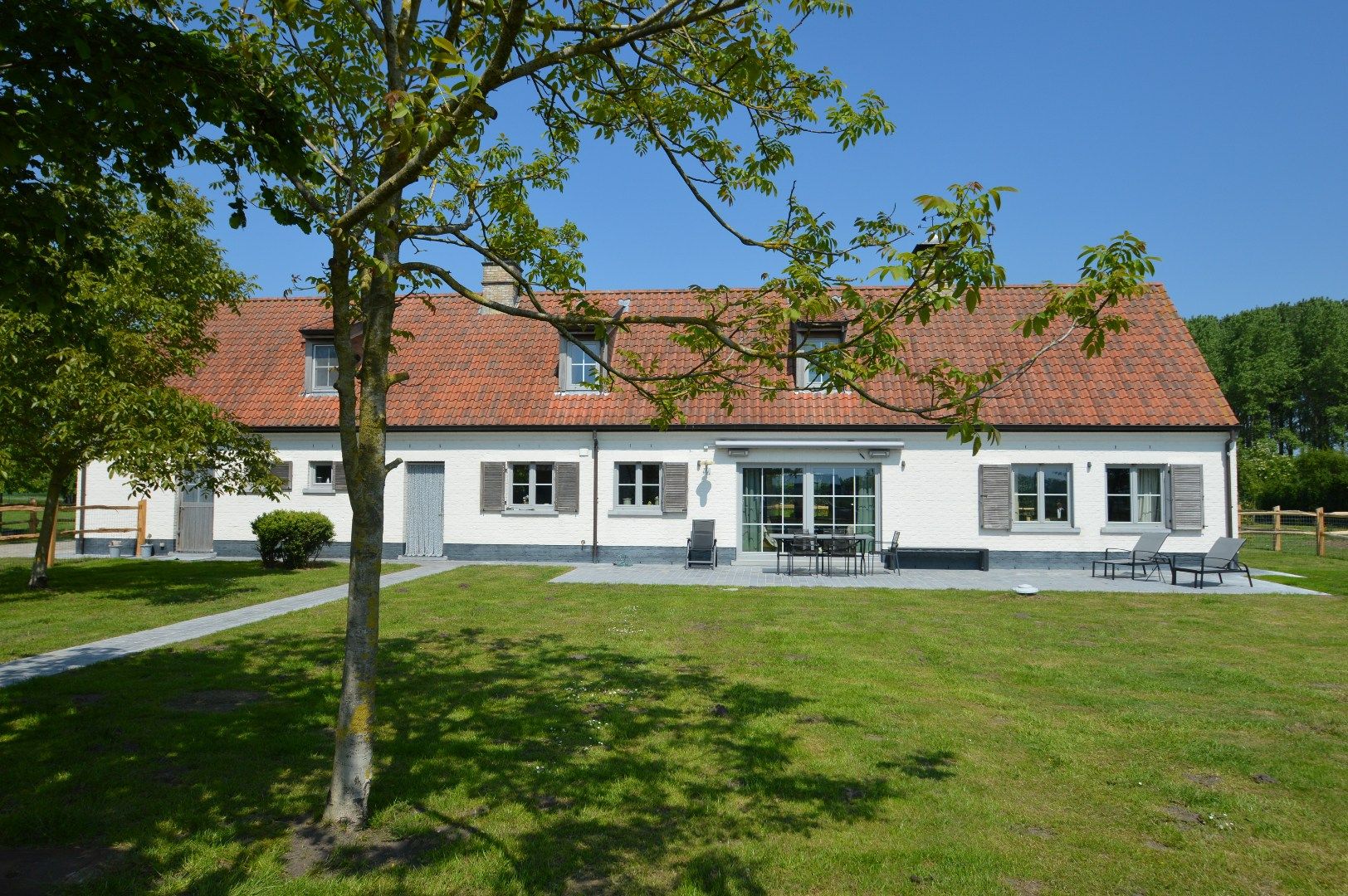 Karaktervolle hoeve met panoramisch uitzicht en paardenstallen, vlakbij Knokke foto 3