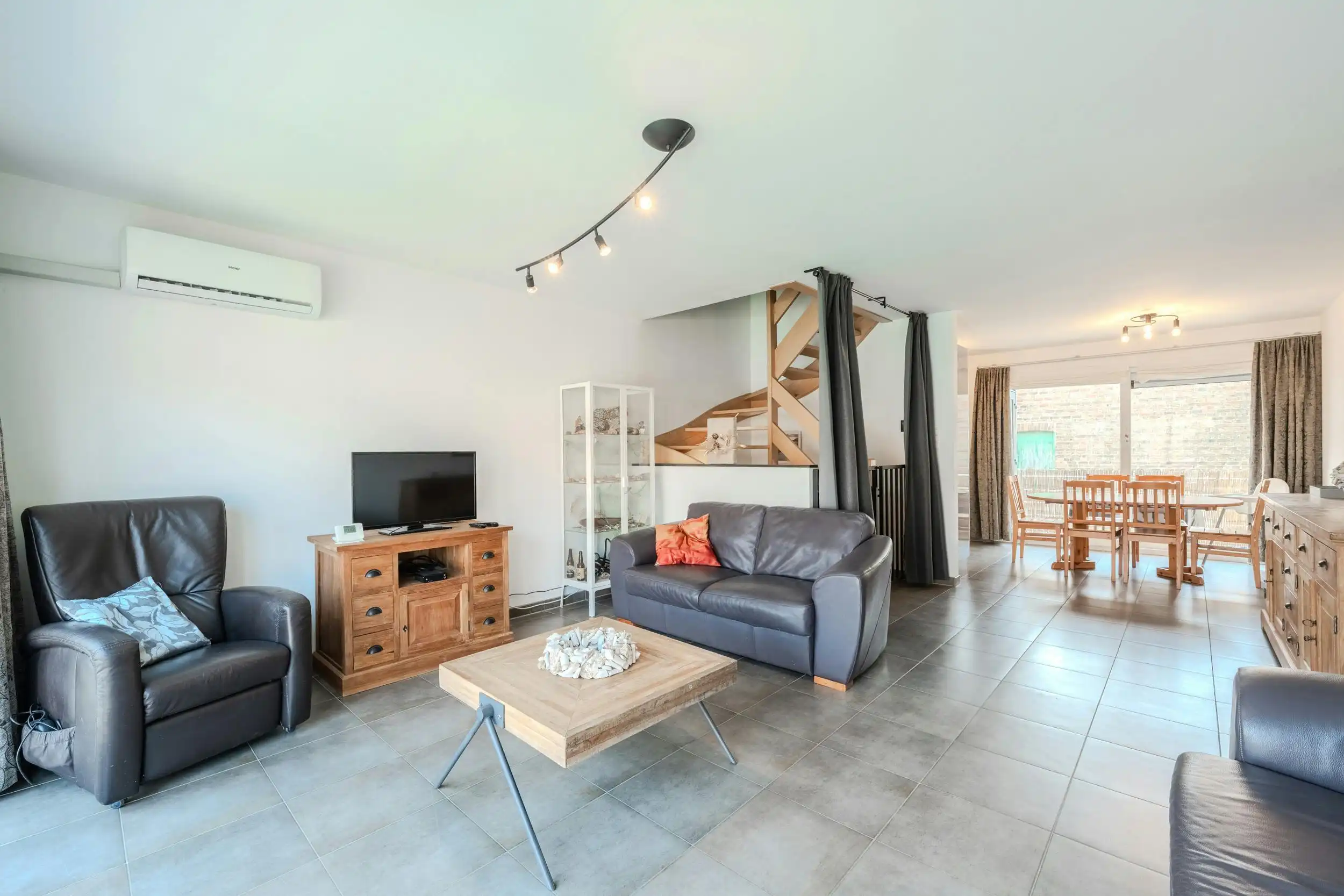 Bel-étage woning met 4 slaapkamers, garage en tuin!  foto 16