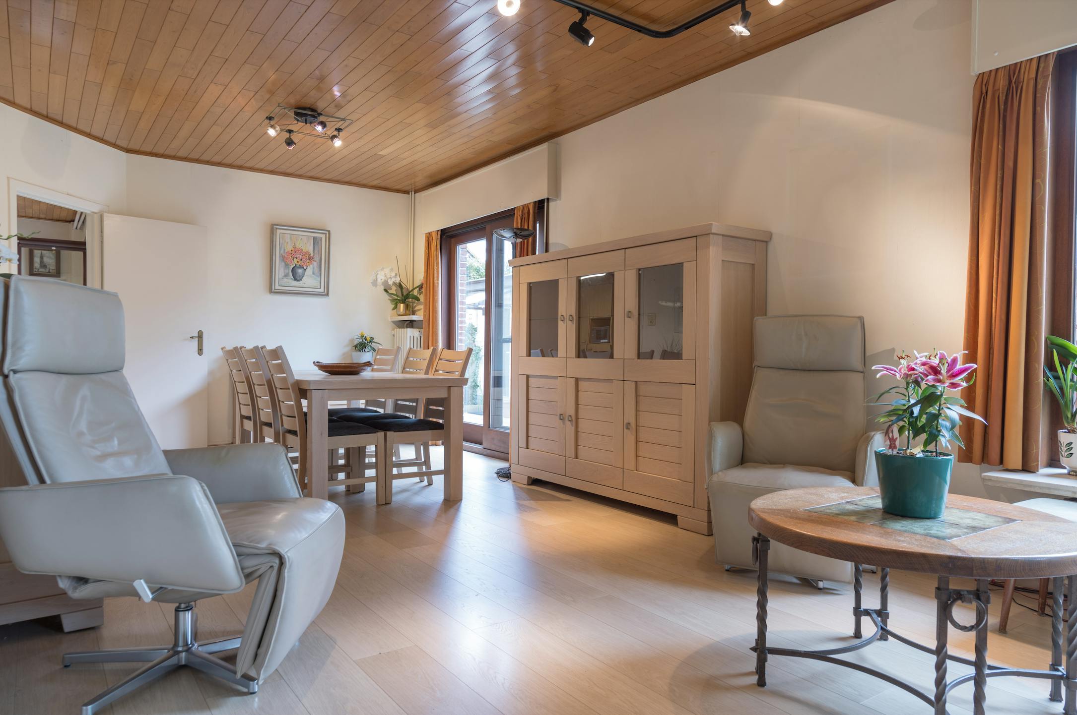 Halfopen huis met veel potentieel te Mariakerke foto 6