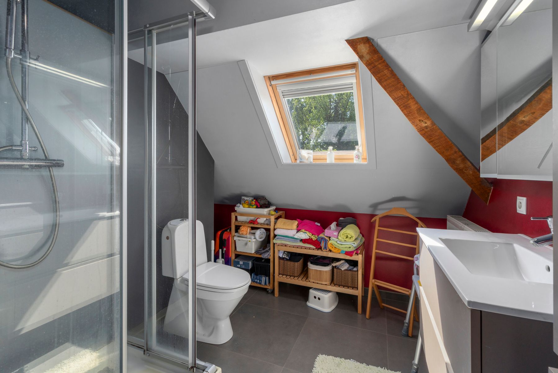 Gezellige, instapklare woning met garage en tuin foto 17