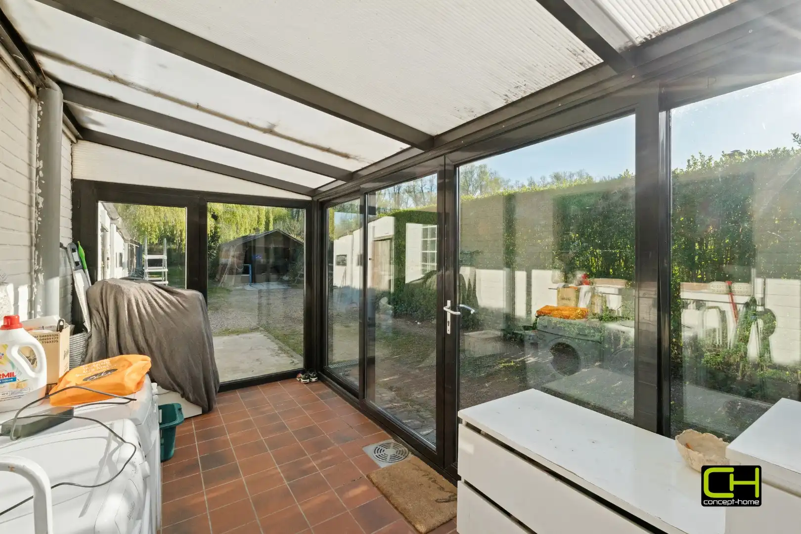 Halfopen bebouwing met zonnige tuin te koop in Lievegem foto 7