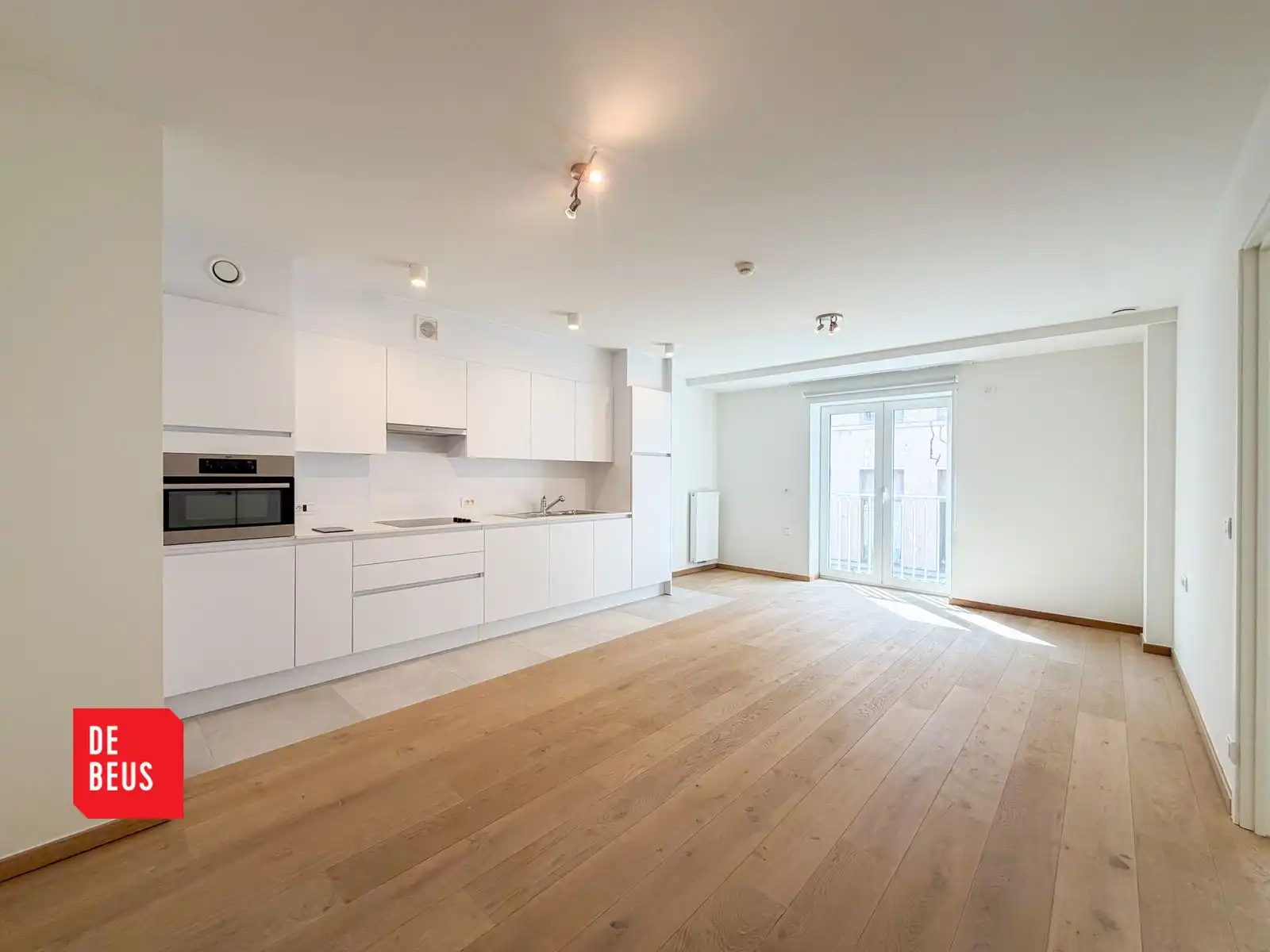 Instapklare serviceflat met 1 slaapkamer in het centrum van Oostende foto {{pictureIndex}}