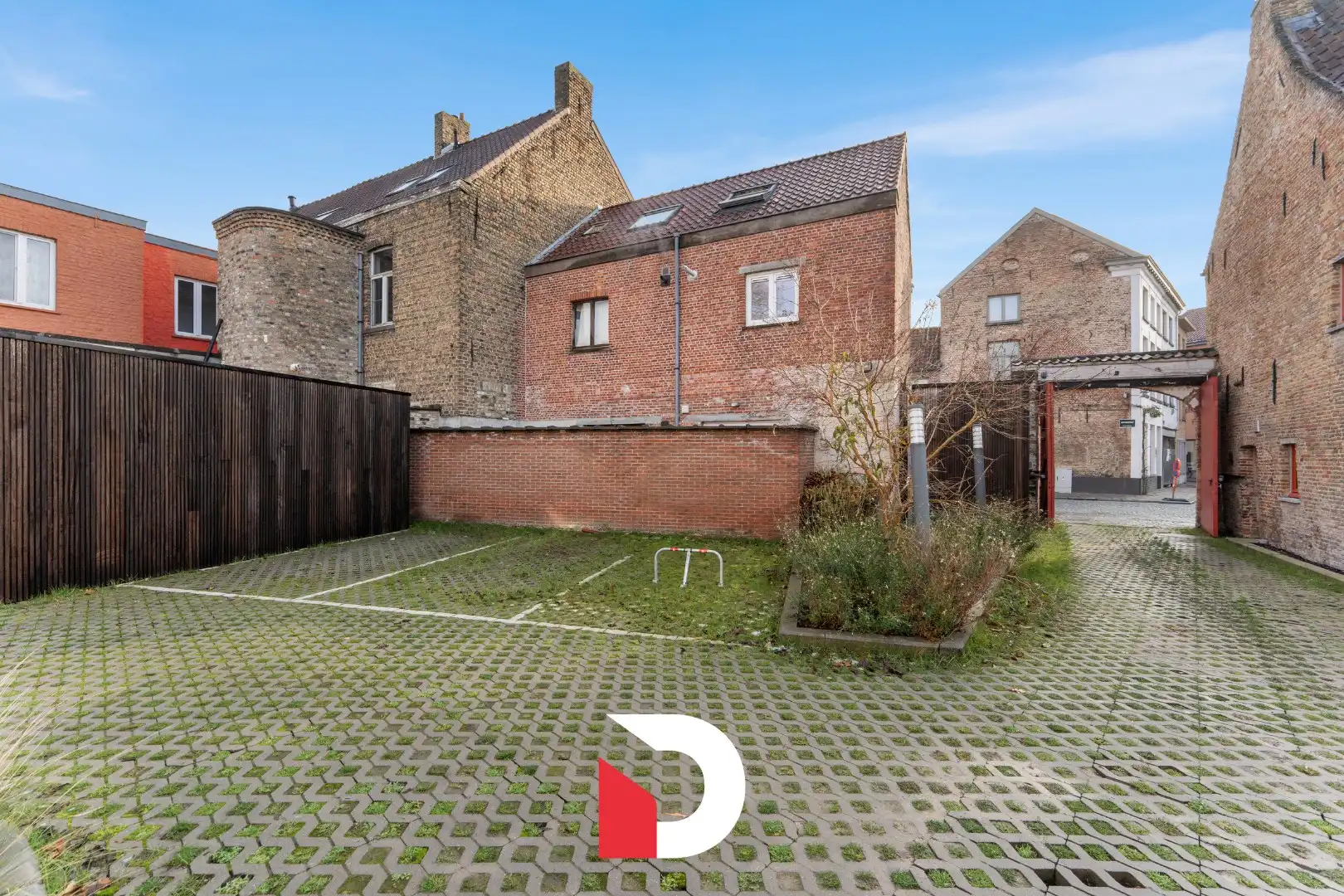 Schitterende stadswoning  in hartje Brugge gelegen op een afgesloten en verdoken binnenplaats. foto 17