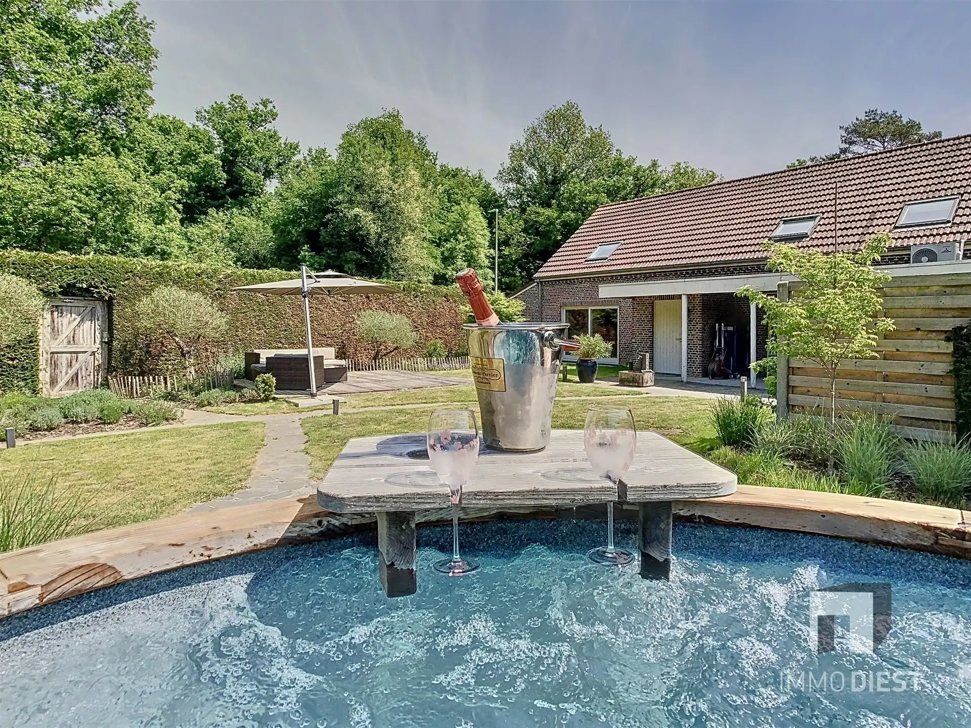 Brasserie - restaurant - feestzaal - privéwoonst foto 5