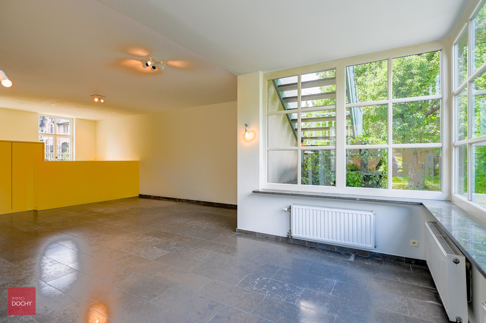 Centraal gelegen praktijkruimte of bureel met woonst foto 11