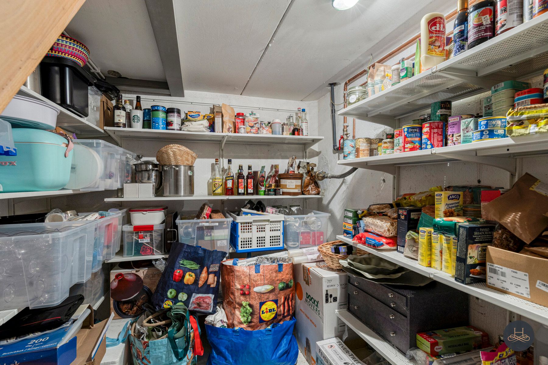 Indrukwekkende groen gelegen villa met zwembad en poolhouse  foto 37