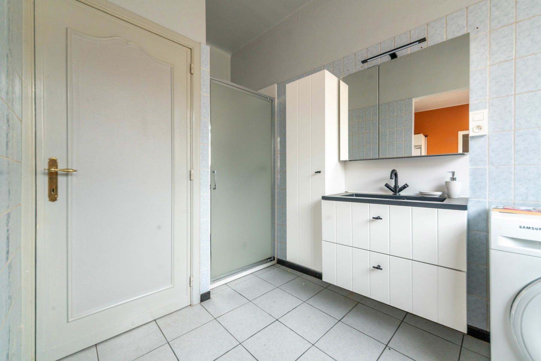 Gezinswoning met mogelijkheden te Hemiksem. foto 6