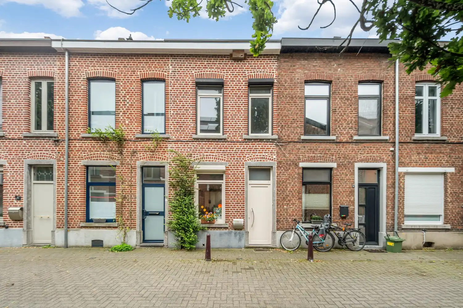 Goed gelegen en energiezuinige(B-label) woning met 3 slaapkamers en een tuin nabij het station van Leuven! foto {{pictureIndex}}