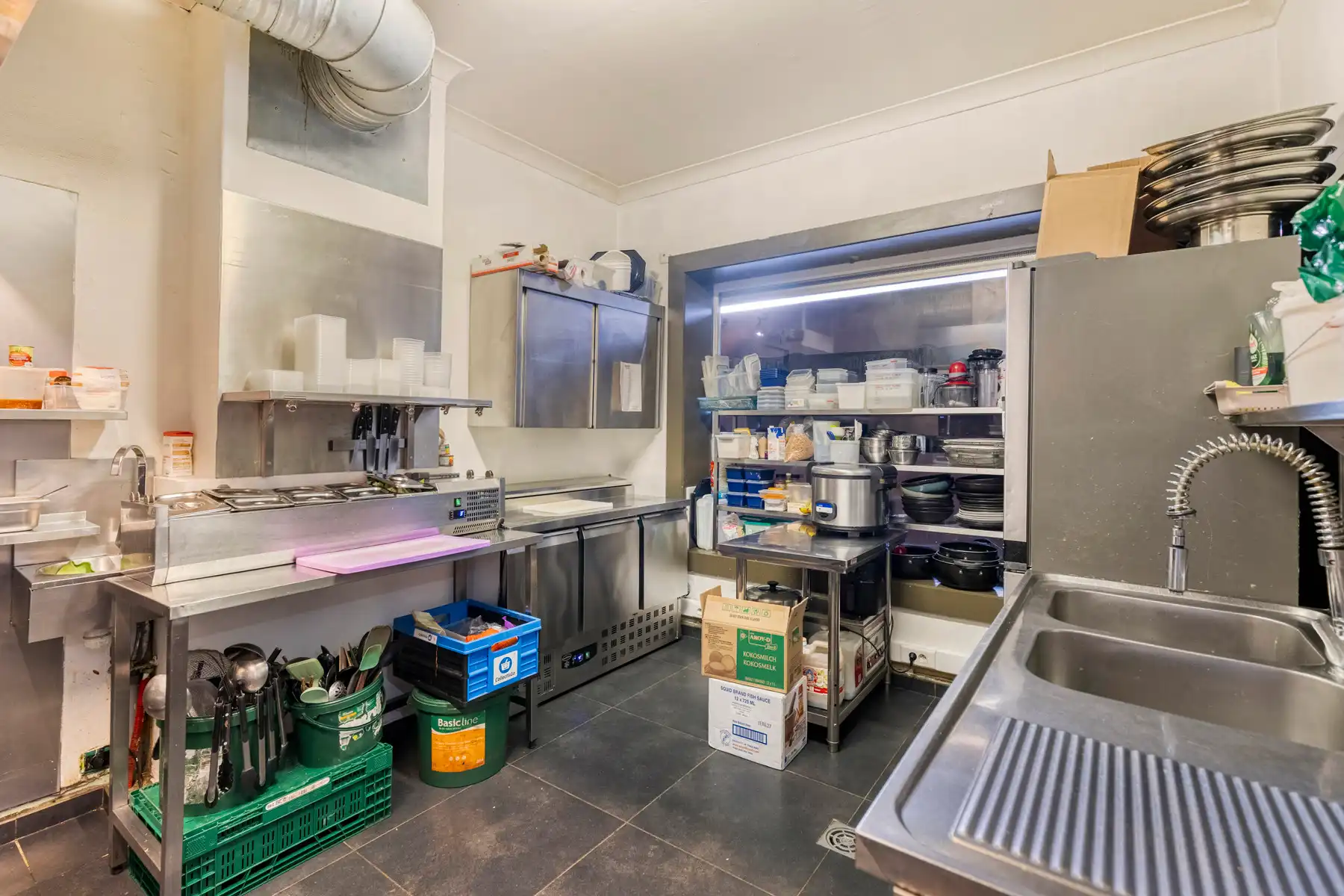 Handelsgelijkvloers met bovenliggende woonst! foto 11