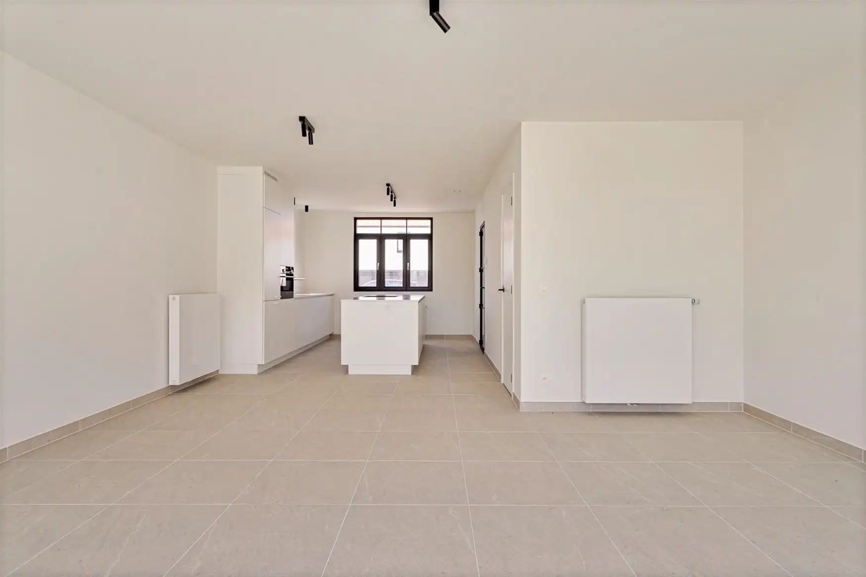 Zeer recente woning op gunstige locatie foto 6