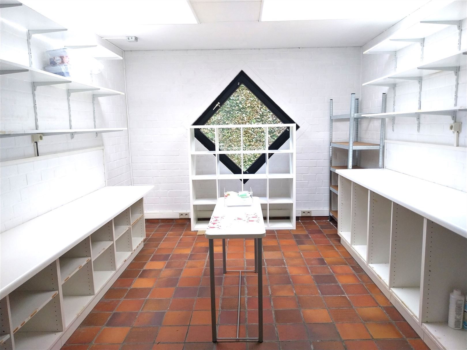 TE HUUR: Multifunctioneel gebouw op het industrieterrein van Beringen! foto 11