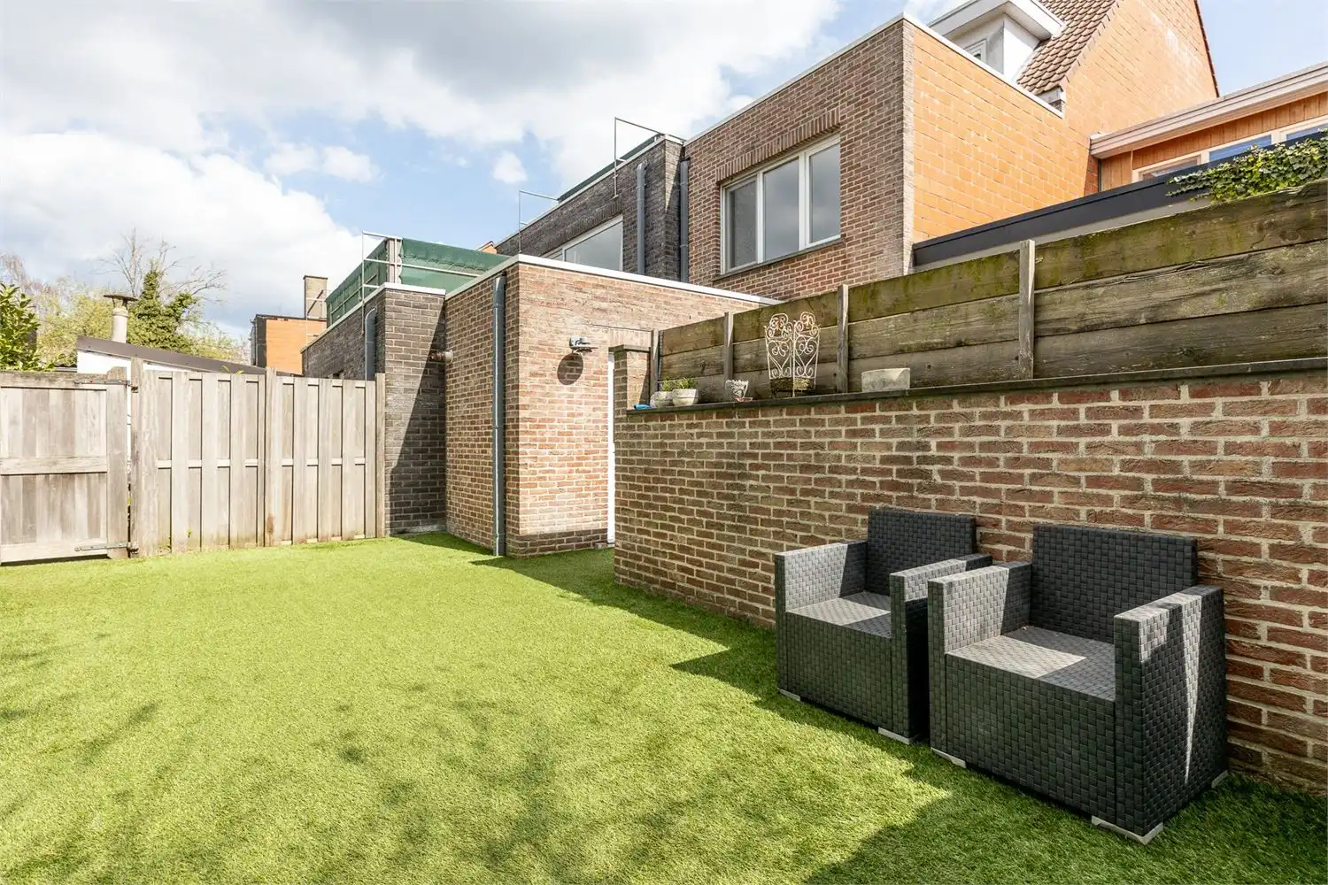 Instapklare rijwoning in centrum Heist foto 2