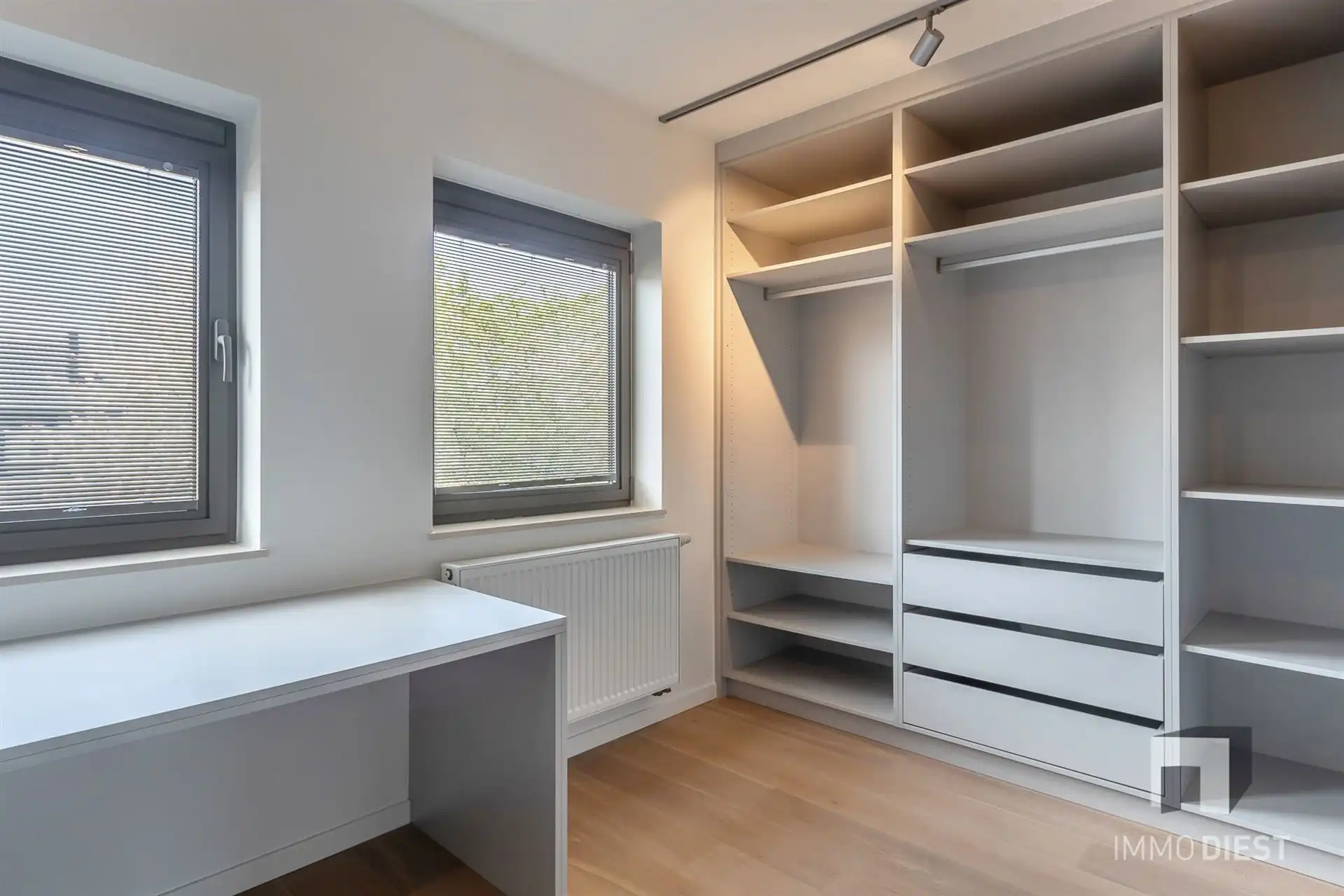 Luxe woning met 4 slaapkamers, 2 badkamers, garage en zonnige tuin foto 22