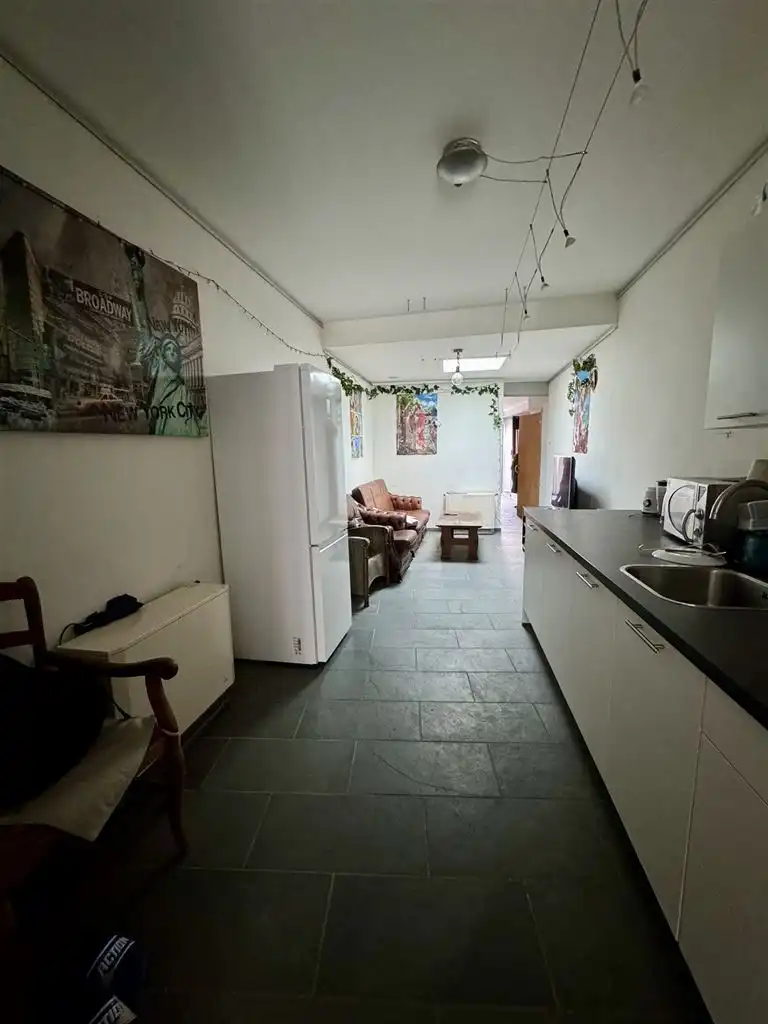 Opbrengstgebouw met twee appartementen in hartje Maaseik.  foto 4