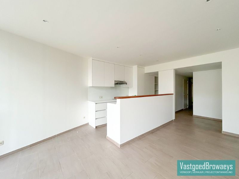 Instapklaar gelijkvloersappartement met terras en tuin foto 2