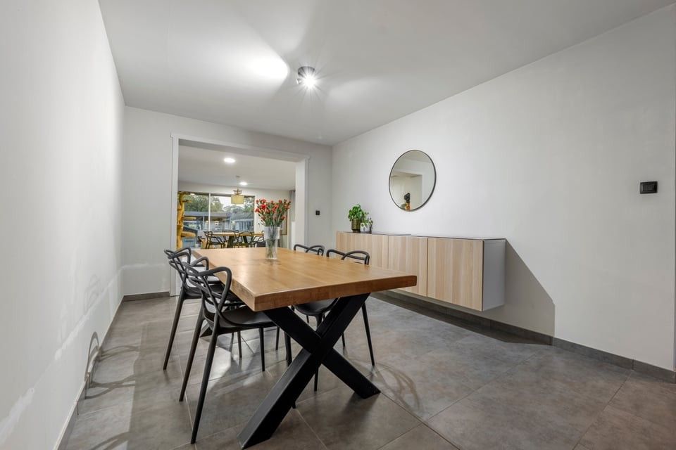 INSTAPKLARE GEZINSWONING MET 4 SLAAPKAMERS EN ZONNIGE TUIN OP TOPLOCATIE foto 5