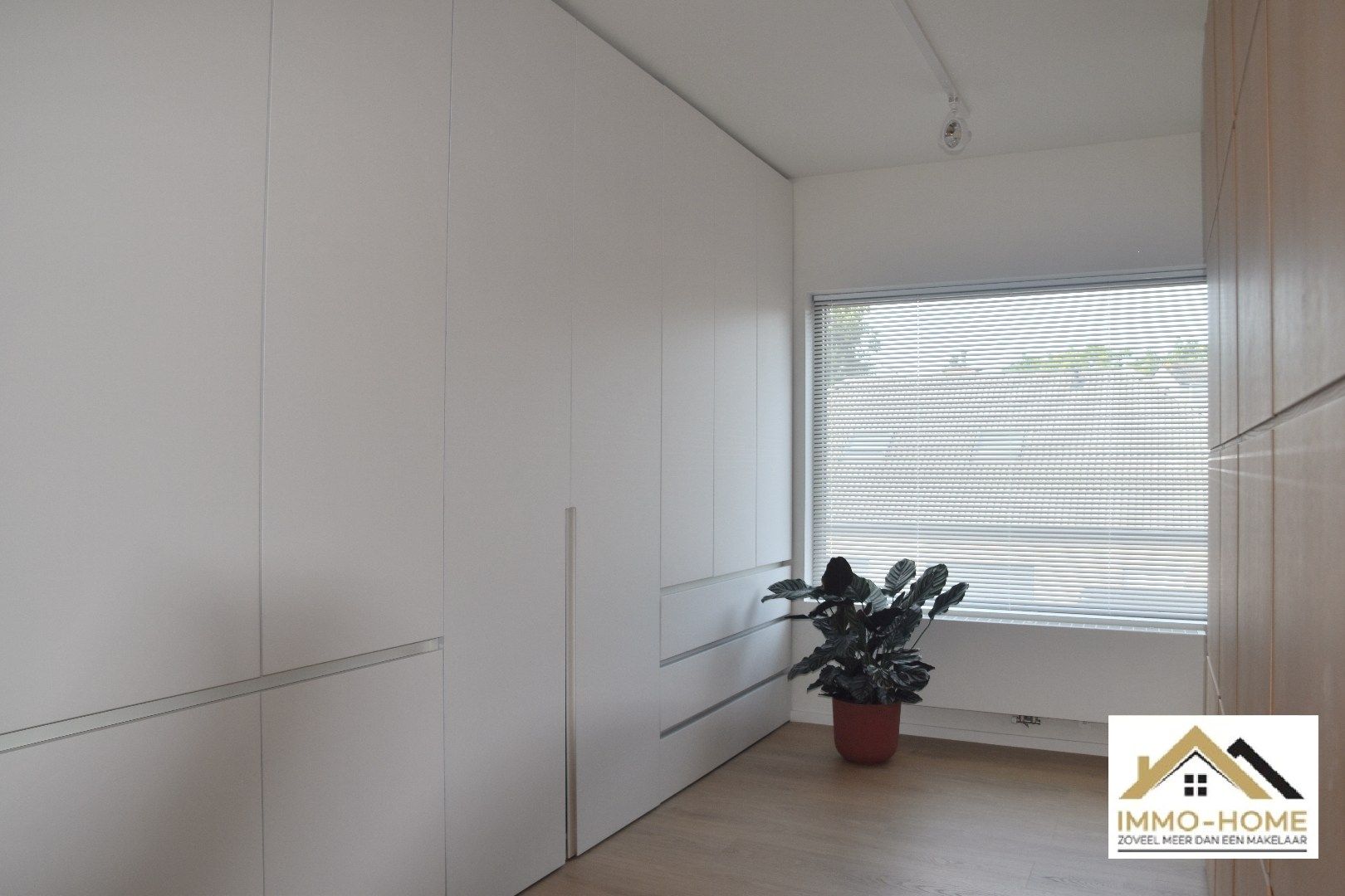 Stijlvolle moderne woning met smart home in Zwijnaarde foto 11