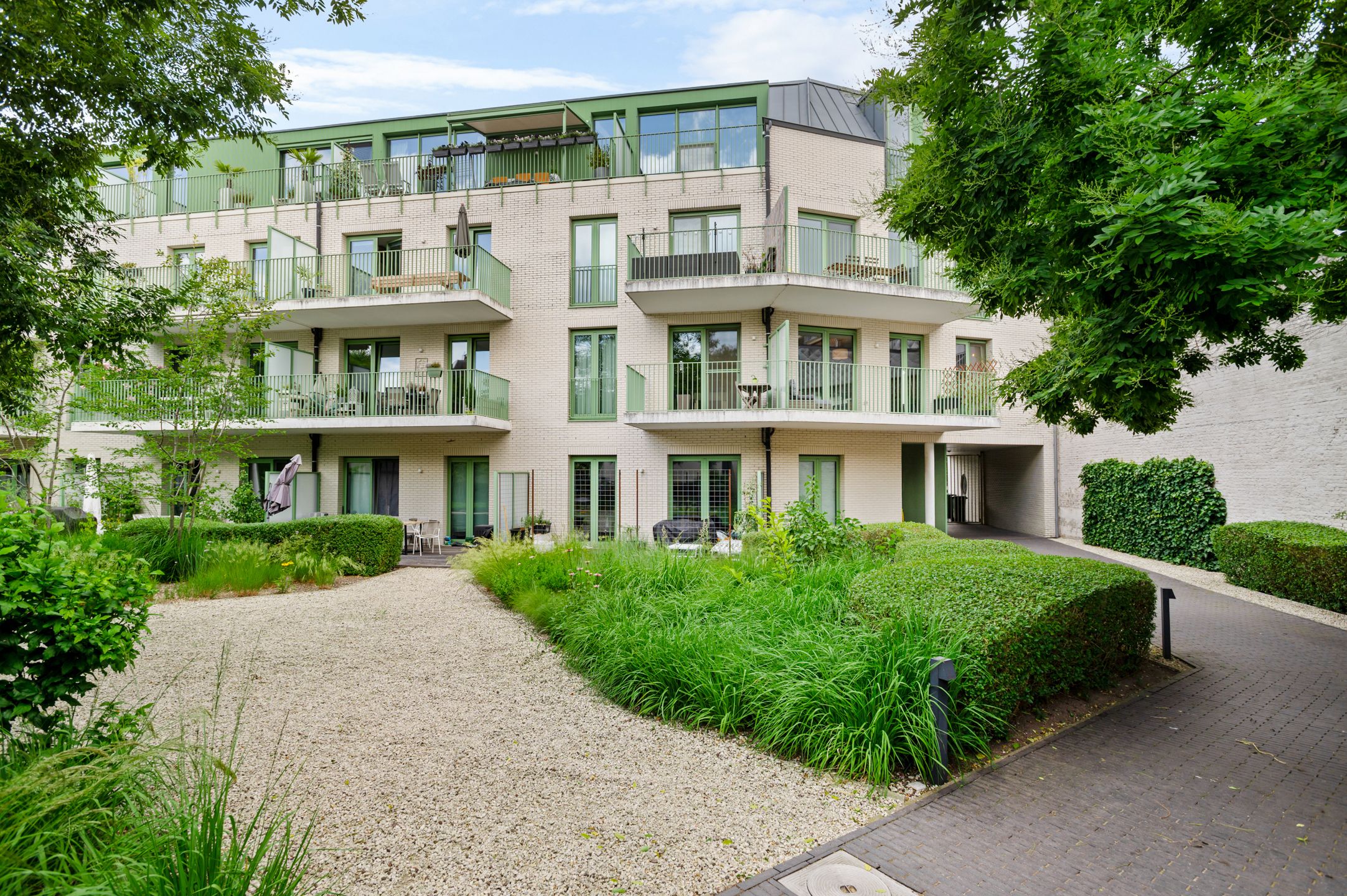 Recent en ruim appartement - twee slk. en zonnig terras foto {{pictureIndex}}